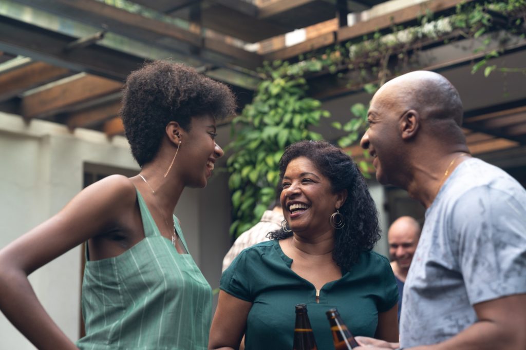 Como a vida em um condomínio estimula a convivência social?